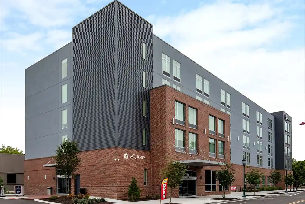 La Quinta Inn & Suites by Wyndham Chattanooga Downtown/South